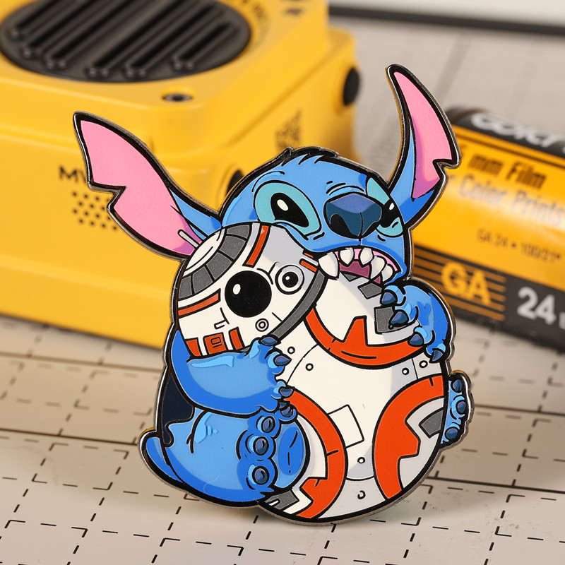 潮设会自制 迪士尼史迪奇胸针 史迪仔星战机器人徽章 别针bb8夜光