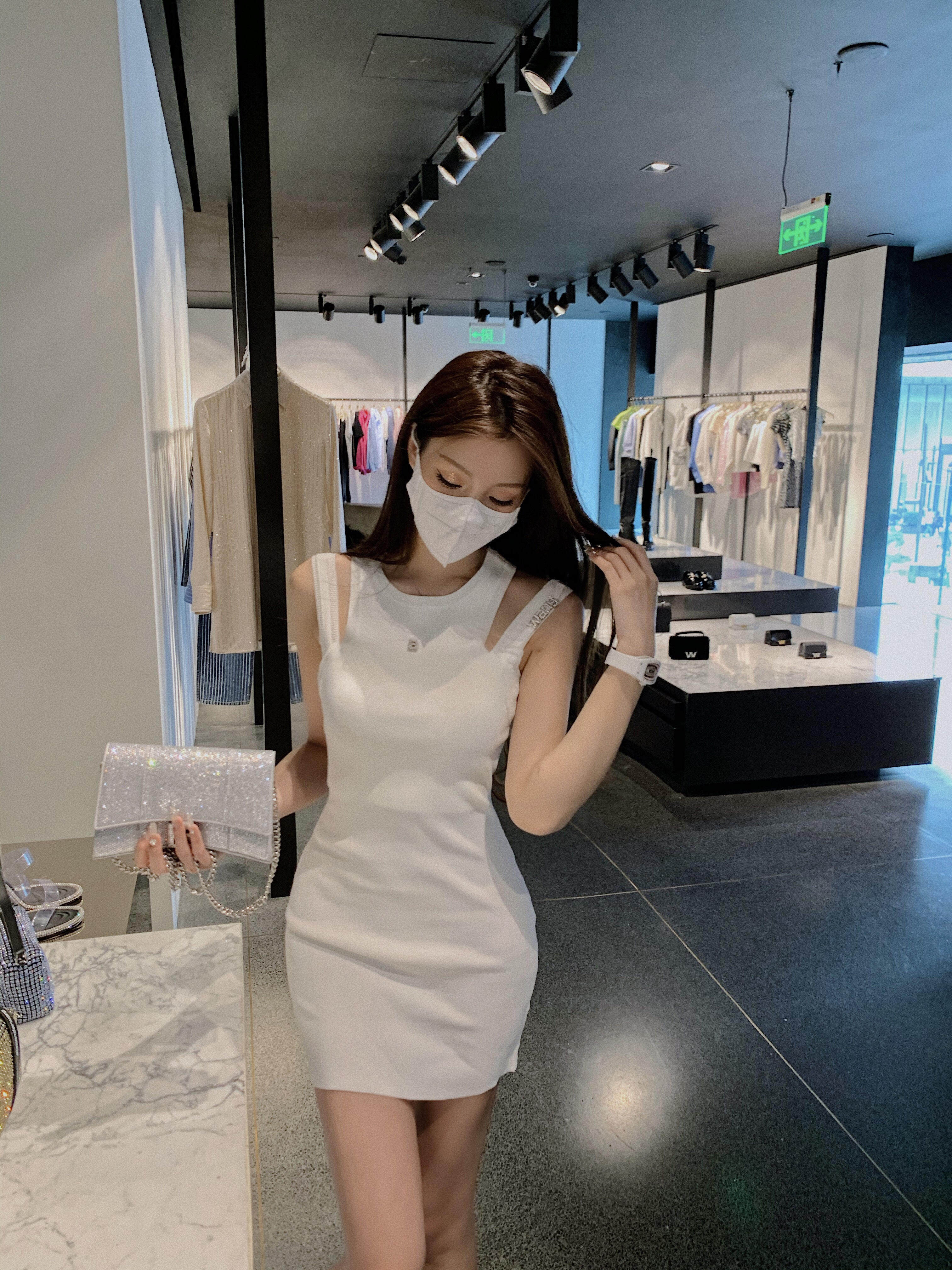 赵辰晨 人间肯豆 假两件针织背心裙女夏纯欲风修身显瘦包臀连衣裙