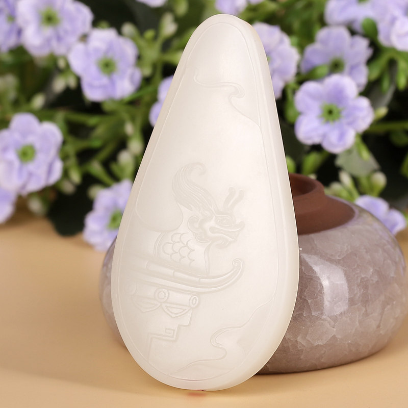 国家级玉雕大师蒋宏利作品 和田玉羊脂玉螭吻挂件 55克