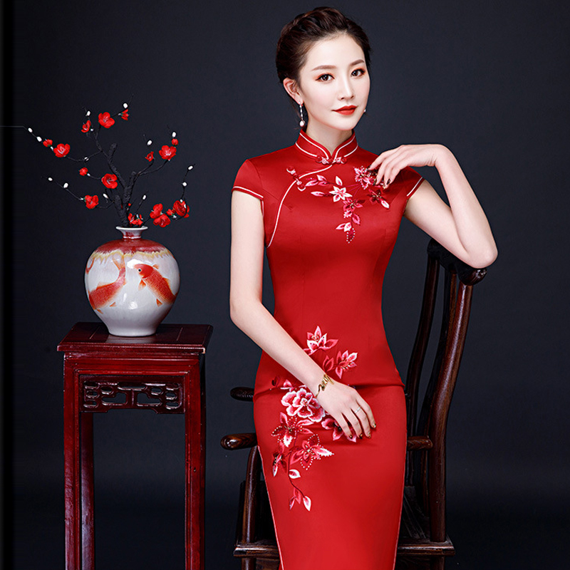 走秀长旗袍高端表演出礼服刺绣花年轻气质女装2022年新款中国红风