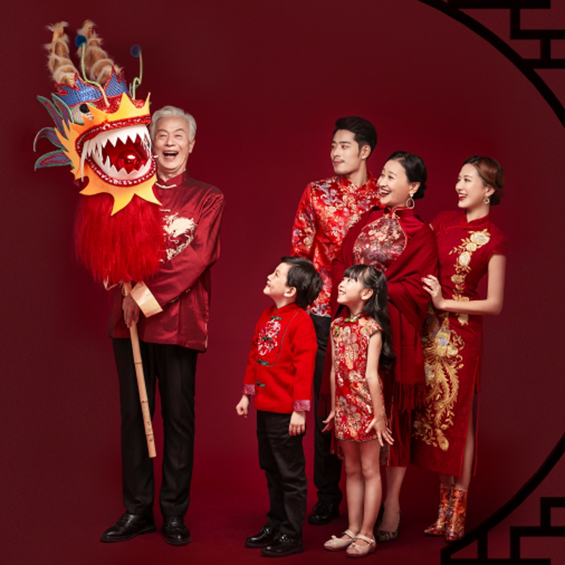 古装全家福摄影服装一家六口红色春节款全家福红色秀禾服全家福