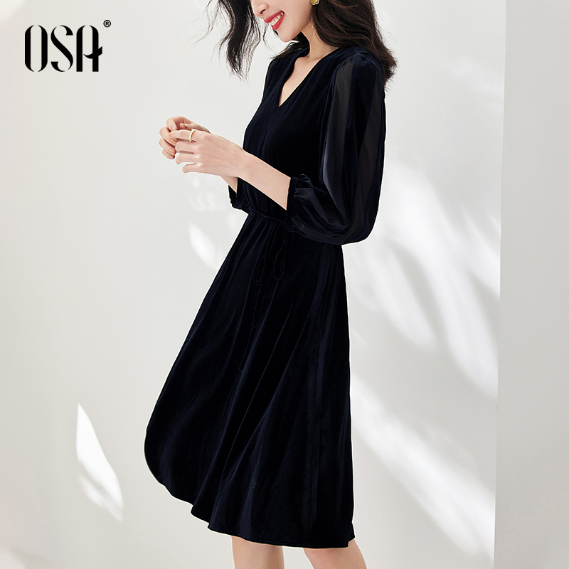 osa欧莎官方旗舰店官网正品女装黑色v领丝绒连衣裙女秋冬2021年新