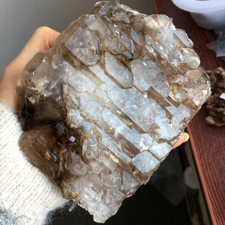 卓浔水晶的优惠券大全—天然鳄鱼皮骸骨原石骨干城堡造型茶色水晶双尖