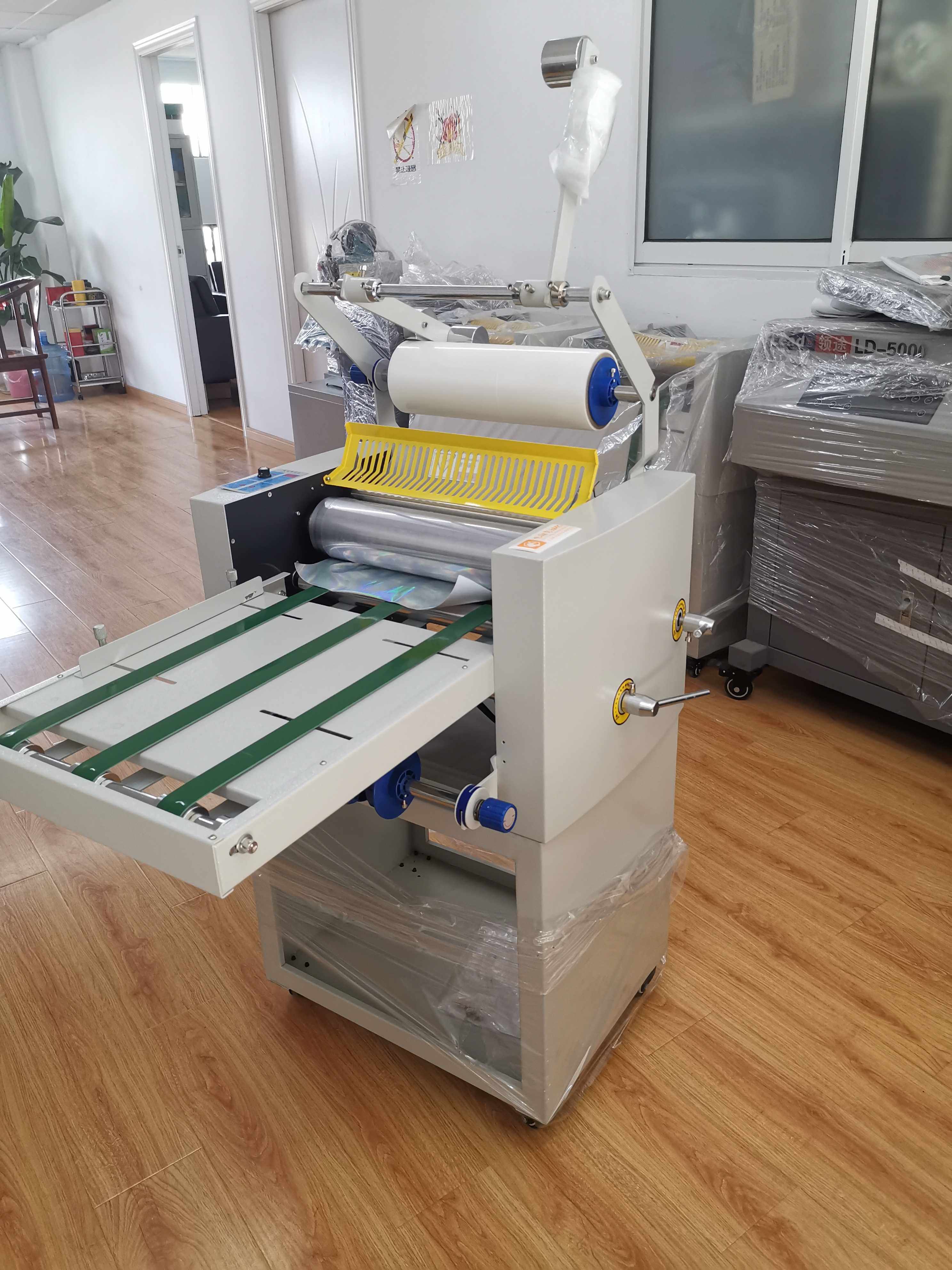 上海旭阳自动化390油加温覆膜机