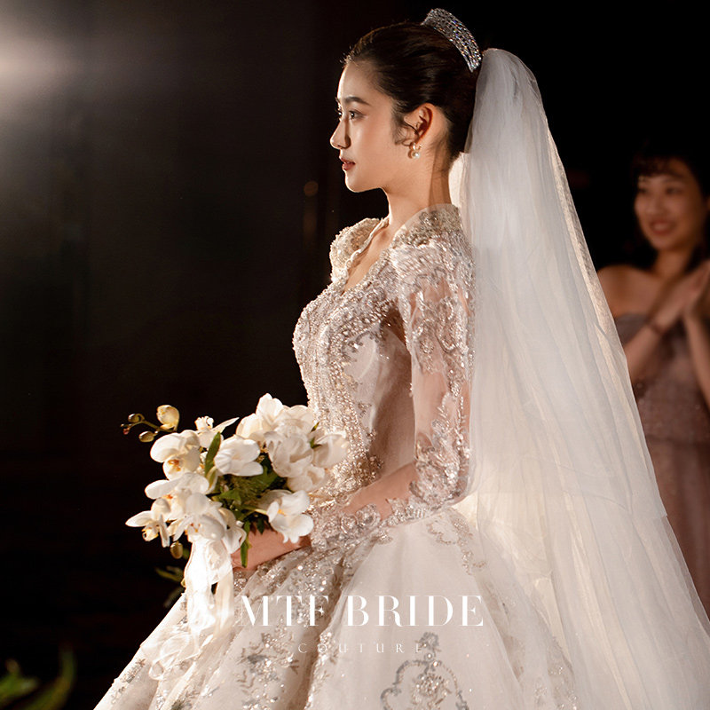 满庭芳【星河记梦】宫廷风婚纱v领奢华拖尾新娘2021年新款主纱女