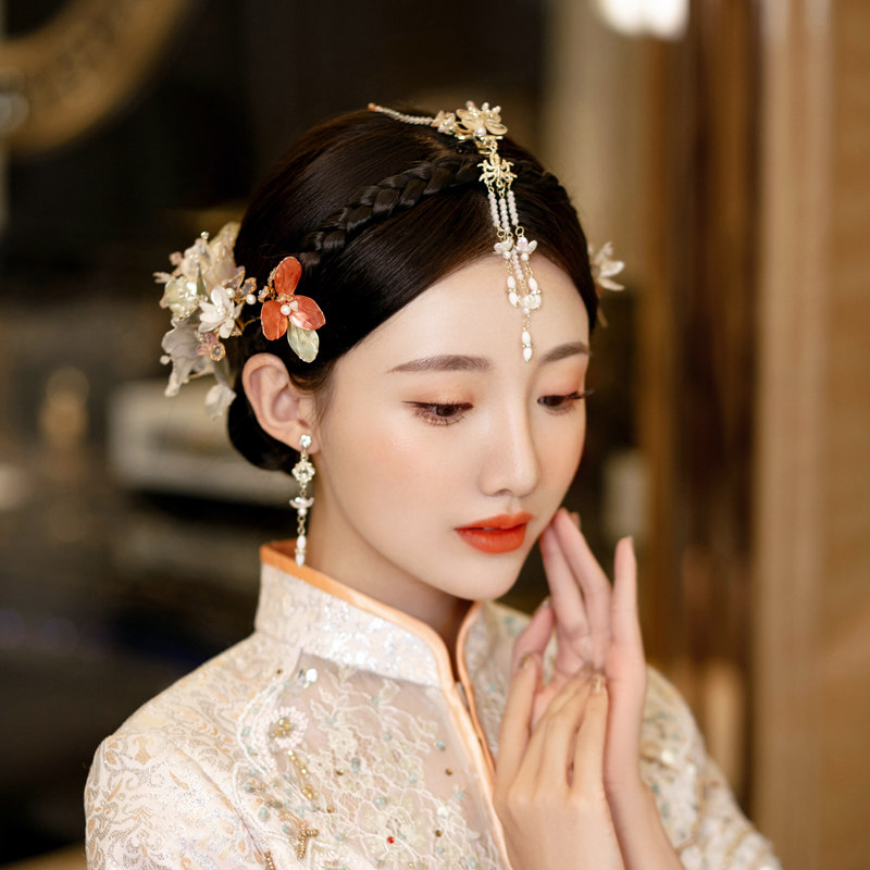 中式婚礼头饰新款套装森系浅色系秀禾眉心坠造花液手工新娘发饰