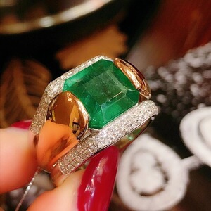 祖母绿钻石男戒指图片