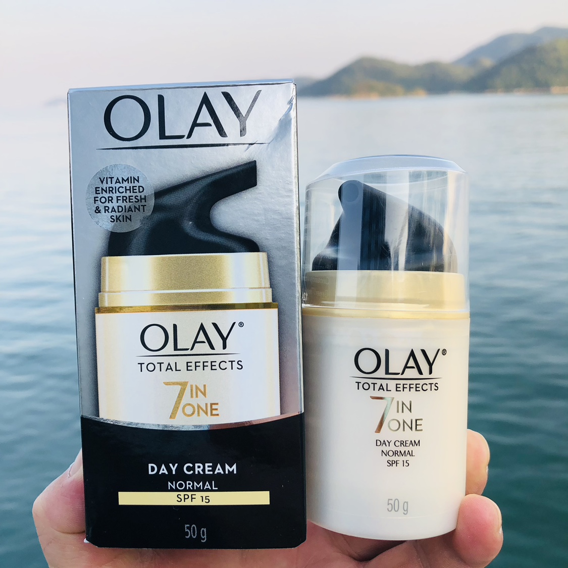 包邮 香港代购 Olay玉兰油多效修护面霜SPF15 净白补水7重功效