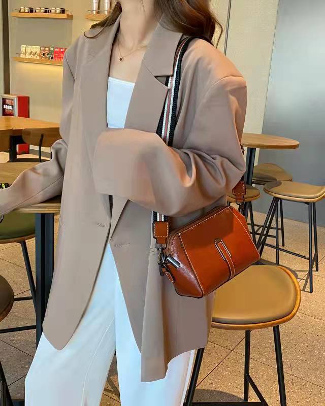 保罗名莎2022秋冬新款油蜡牛皮斜挎女包复古真皮大贝壳单肩包