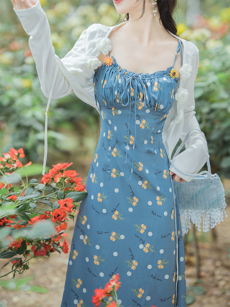 魅影仙女《花间恋人》法式复古蓝色碎花连衣裙中长款系带式吊带裙