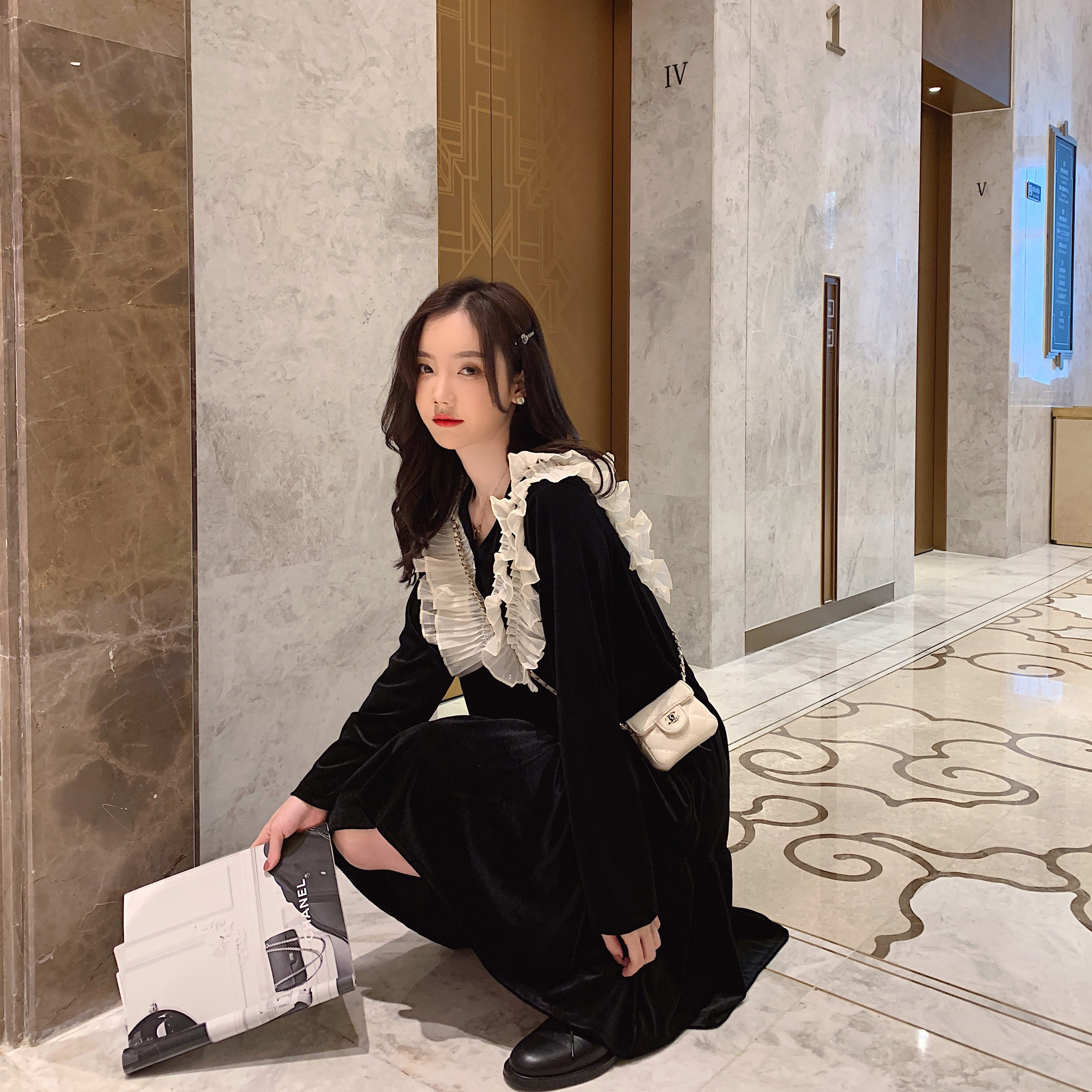 一折高冷范女装_李雨薇高冷御姐风丝绒连衣裙2019新款宽松黑色初秋