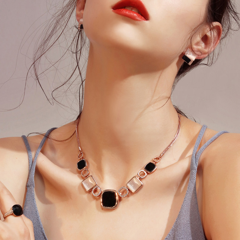 装饰饰品大气夸张配饰女潮毛衣链衣服时尚网红高端短款锁骨链项链