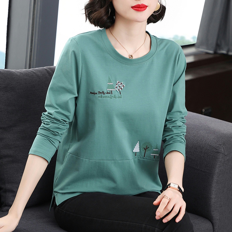 妈妈纯棉长袖t恤女春秋装新款中老年洋气上衣大码休闲刺绣打底衫
