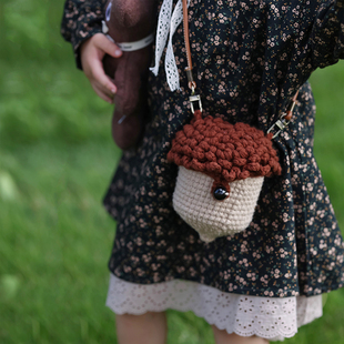 蘑菇松果迷你小包包儿童包包女可爱手工编织毛线女童斜挎包装饰