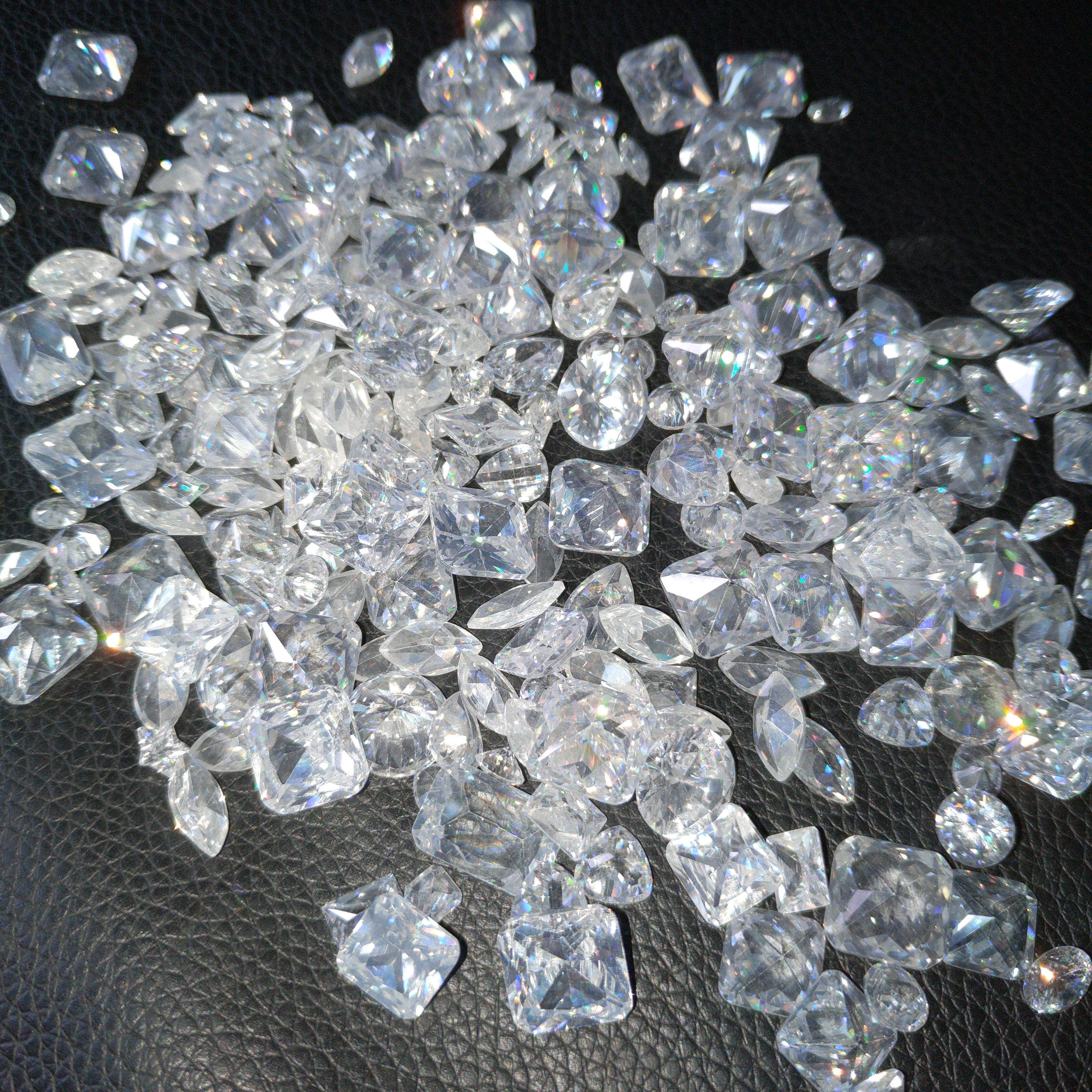 半斤价 高档透明白锆石裸石材料6-15mm饰品装饰diy多形状锆石钻