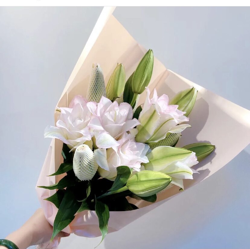 a级多头冰美人百合粉色多瓣多层鲜花水养插花云南基地直发包邮赠2