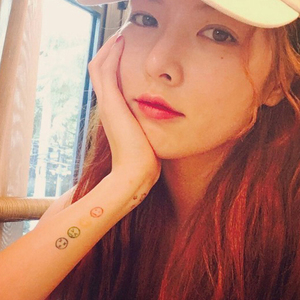 韩国明星纹身贴泫雅同款笑脸手腕彩色韩风简约可爱防水纹身贴