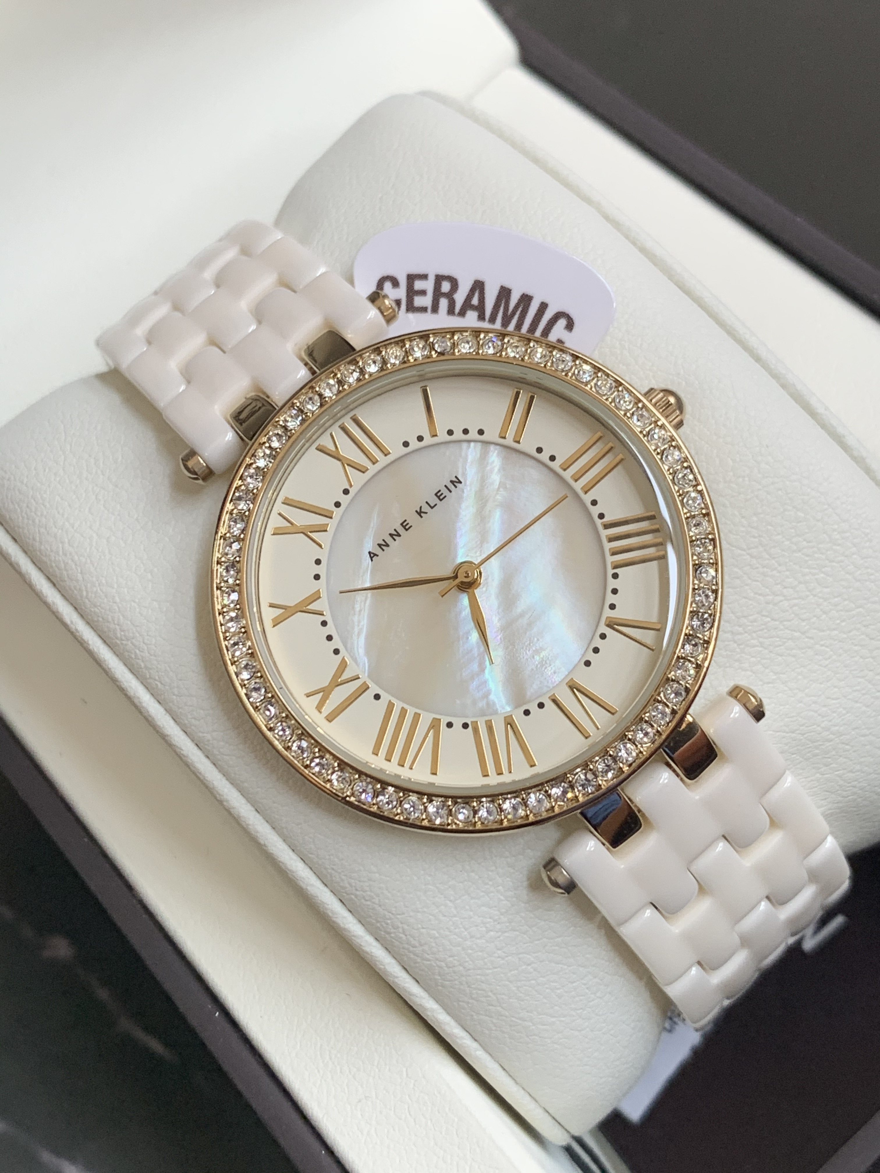 现货美国anneklein水钻米黄色陶瓷珍珠贝母女士石英手表34毫米