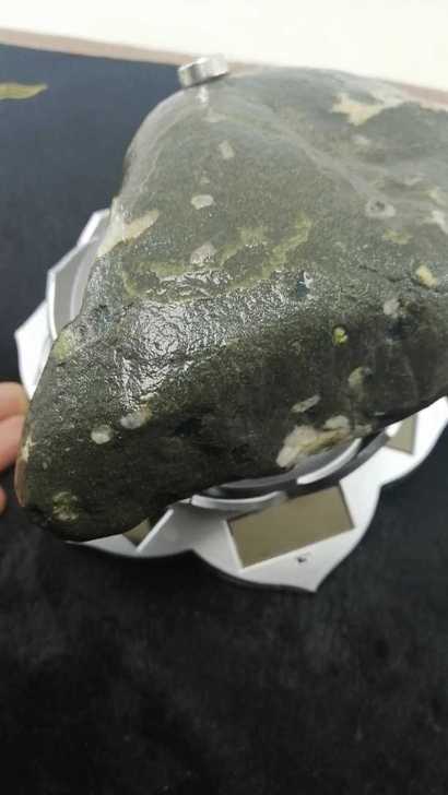 新疆彩陨石，重量952克，110*98*50mm，强磁！每一