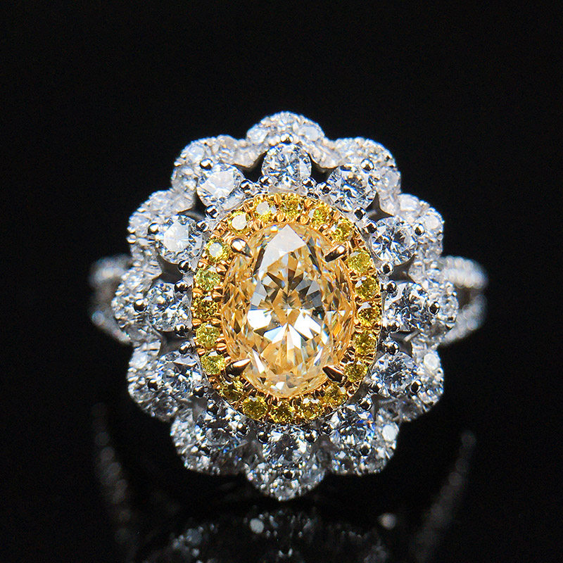 015ct 副钻0.786ct 18k金两用款椭圆黄钻钻石戒指