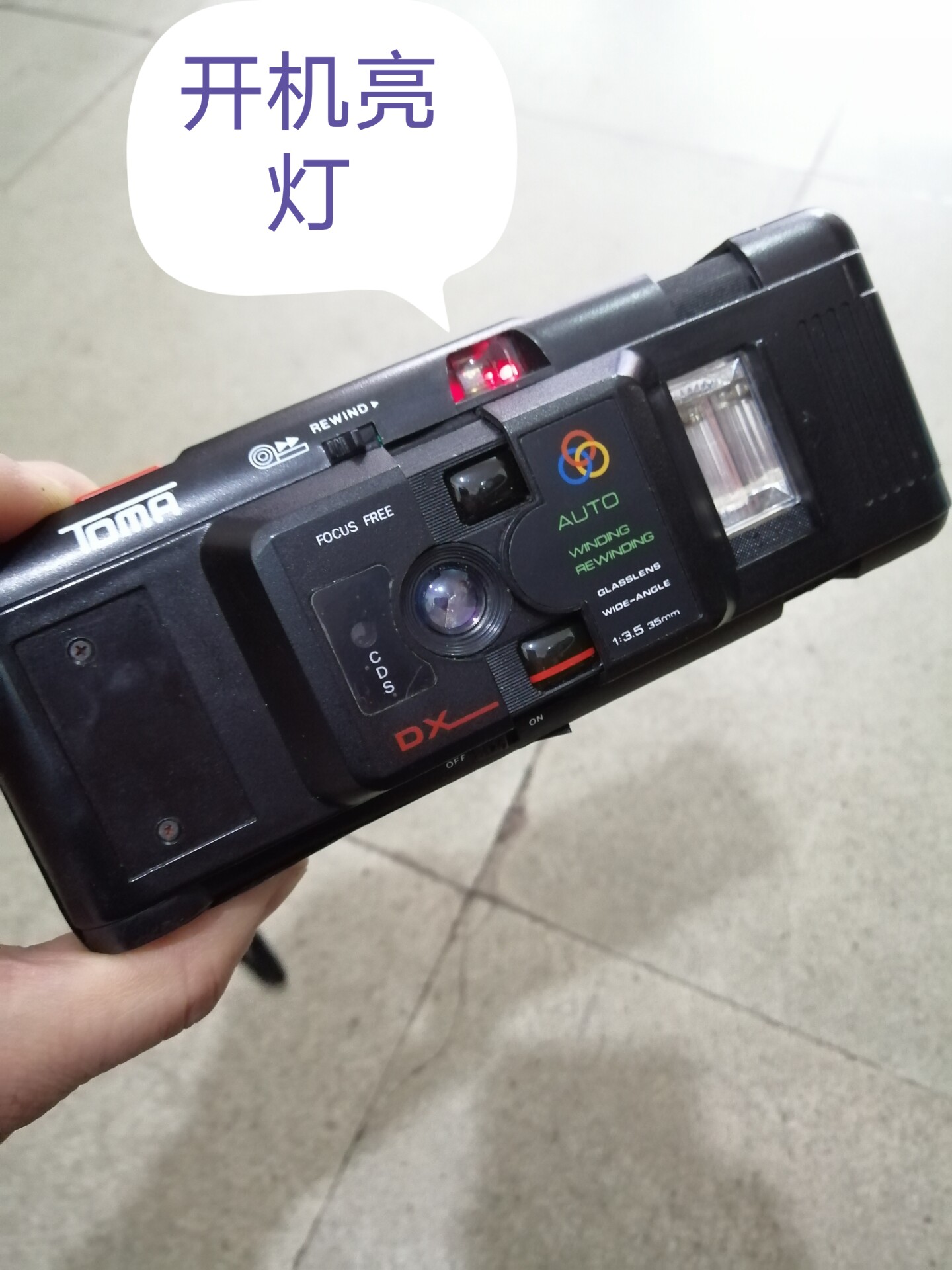 经典胶卷相机，喜欢的拿去收藏，装上电池能开机，放了25年了，
