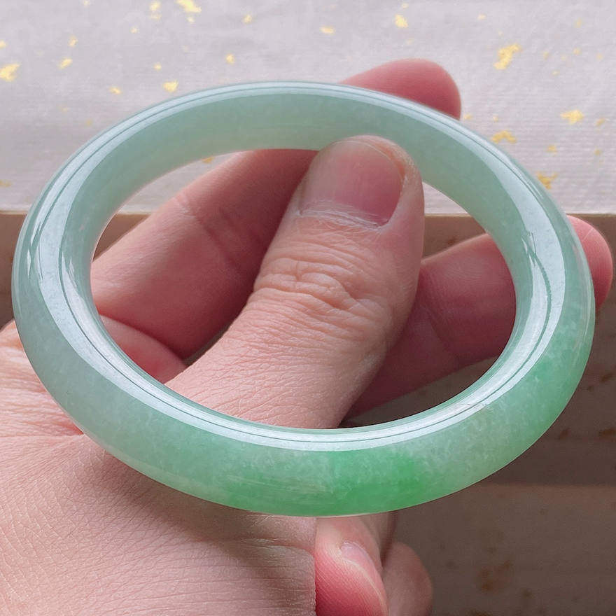 天然a货翡翠镯子冰糯种玉手镯飘绿手镯圆条翡翠57.89g手机实拍