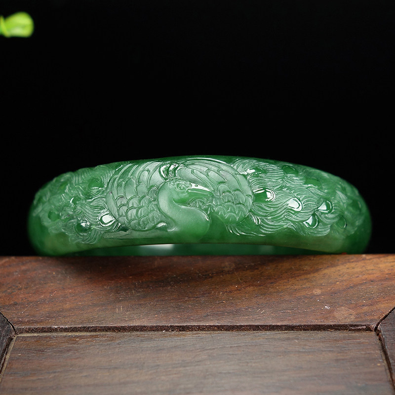 z19【免保】省级大师王朝安和田玉碧玉孔雀雕工56内径手镯64.08g