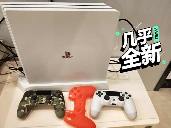 国行白色ps4pro双手柄，带底座！保护的很好无划痕，说明书