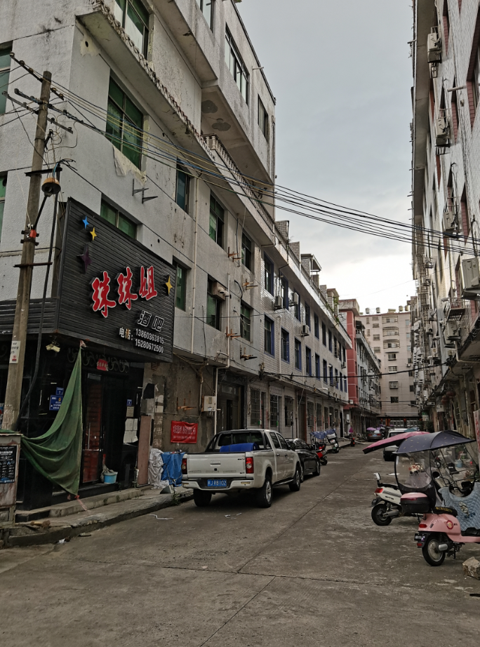 福鼎市秦屿镇金安路一排1-2号(现门牌:金安路银都巷1-3号)房地产