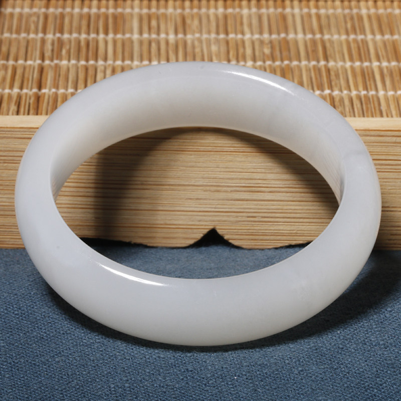 寓意【纤手凝脂】和田玉羊脂白玉镯子 内径52毫米48克 wy65 - 拍卖