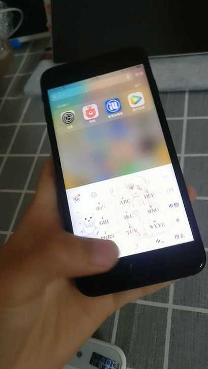 苹果7plus，美版无锁。不是卡贴机