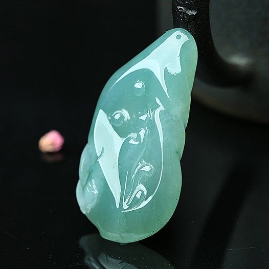 源头好货—四会 老坑精雕天然翡翠a货浅绿色悟道吊坠重19.40g