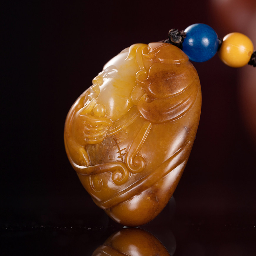 省级玉雕大师仝杰作品新疆和田玉黄沁籽料圆雕童子聚财吊坠16克g1