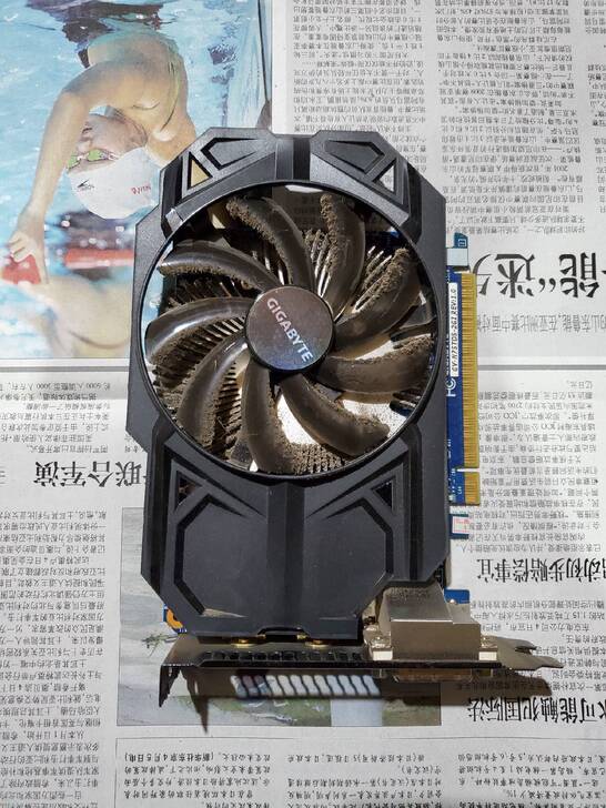 技嘉gtx750ti2g显卡，成色比较好，测试一切正常，拆