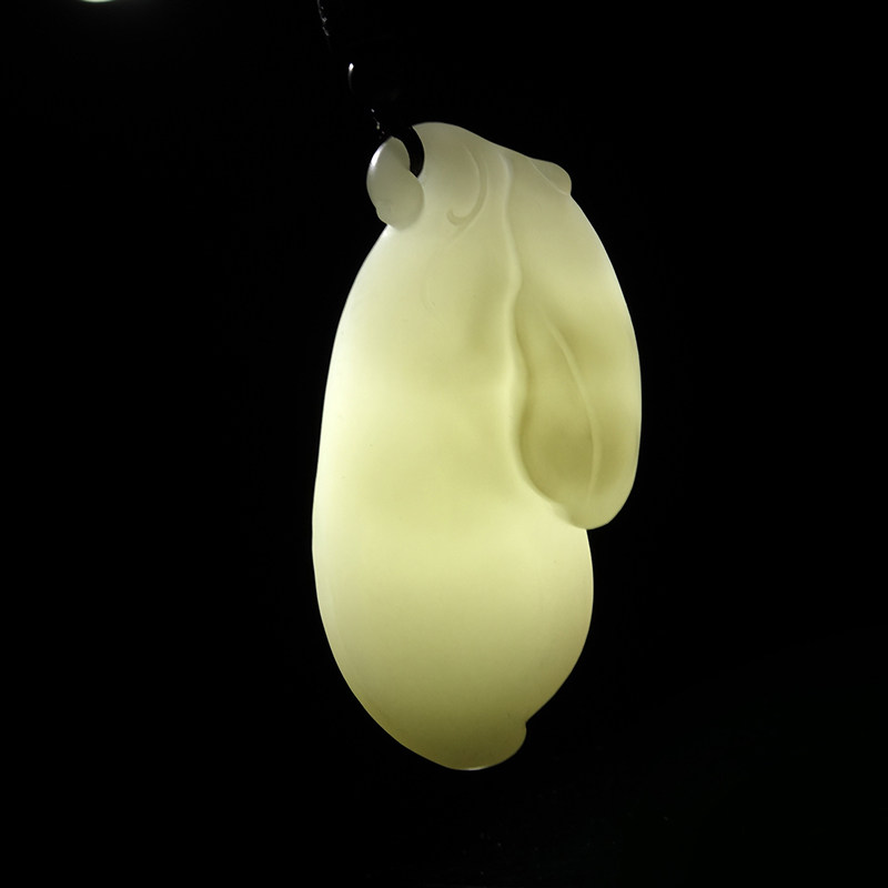 时晓铎玉雕工作室  【羊脂白玉】时晓铎工作室和田玉四季豆挂件平安