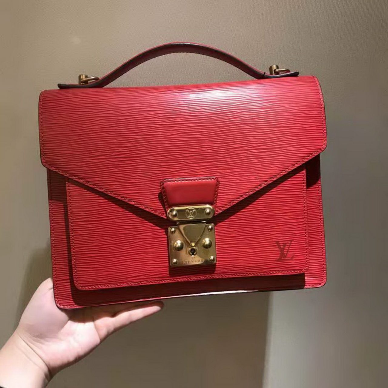 [即刻拍][9新]lv路易威登 蒙梭邮差包 极品稀有 红色金扣 030lv