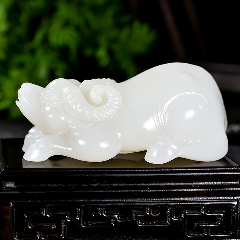 牛气冲天 玉雕名家韦有锋 羊脂白玉和田玉生肖牛手把件186.3567克