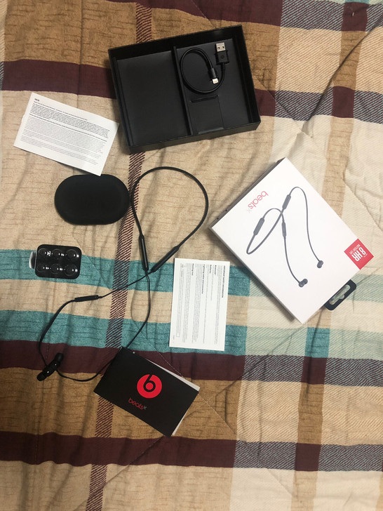 beatsx99新，五月中下旬购入，没怎么用箱说全。懂的来