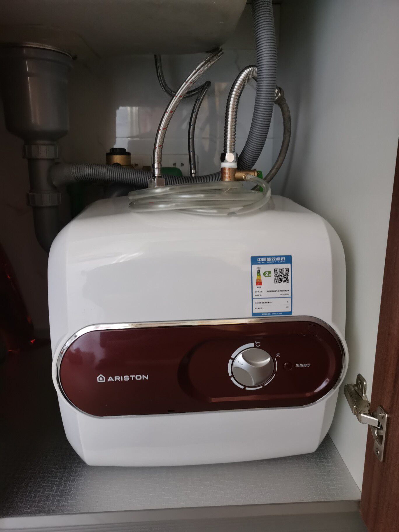 阿里斯顿厨宝即热式电热水器