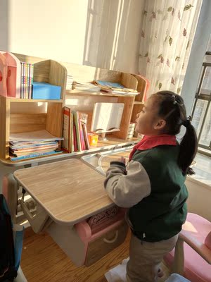 给孩子准备乐仙乐居儿童学习桌怎么样?桌子会不会有甲醛呢?
