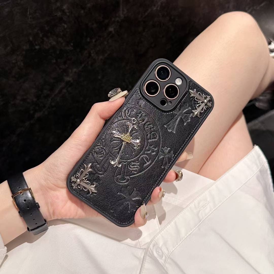 暗黑系苹果手机壳，克罗心金属标立体设计，酷炫潮牌款2025