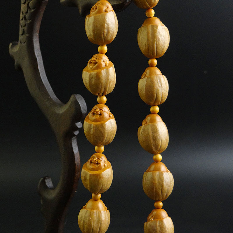 5*1.9 核雕师赵晗《十八弥勒》