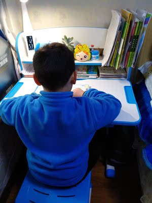 看中这个型号：护童儿童学习桌HT512B怎么样？各位爸妈说说