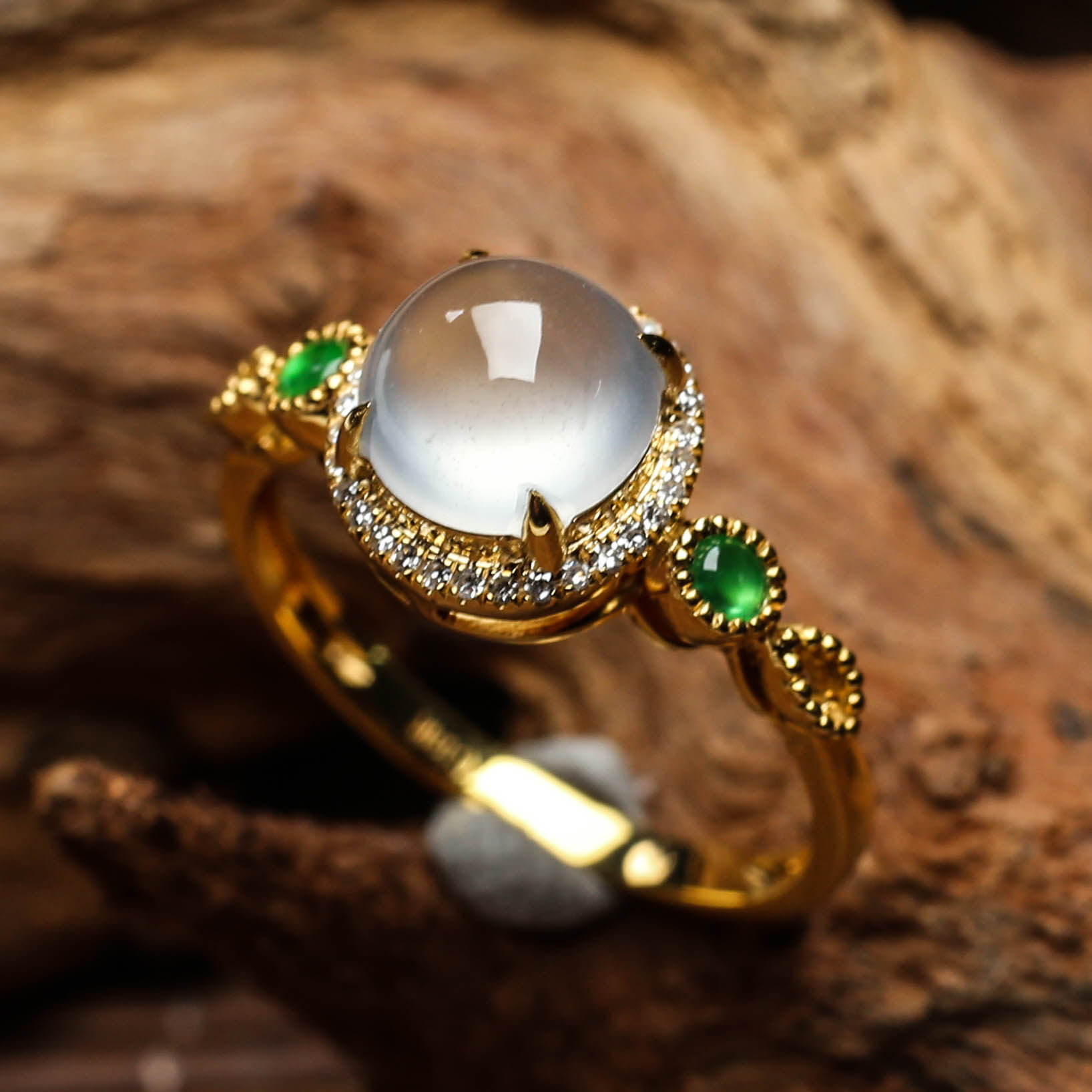 【苹果手机实拍】18k金伴钻镶嵌高冰起光设计款戒指 2.70克