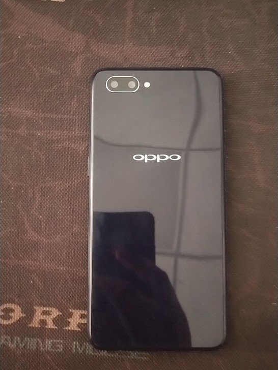 OPPOA5手机全网通版的4 64G内存。拍照很清晰650元
