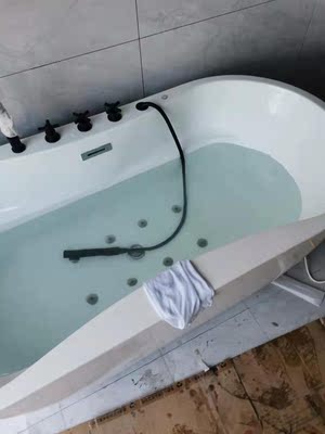 发帖和大家咨询下，果敢蛋形亚克力独立式简约浴缸好用吗?