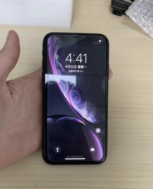 iPhoneXR64G国行全网通，黑色国行太容易