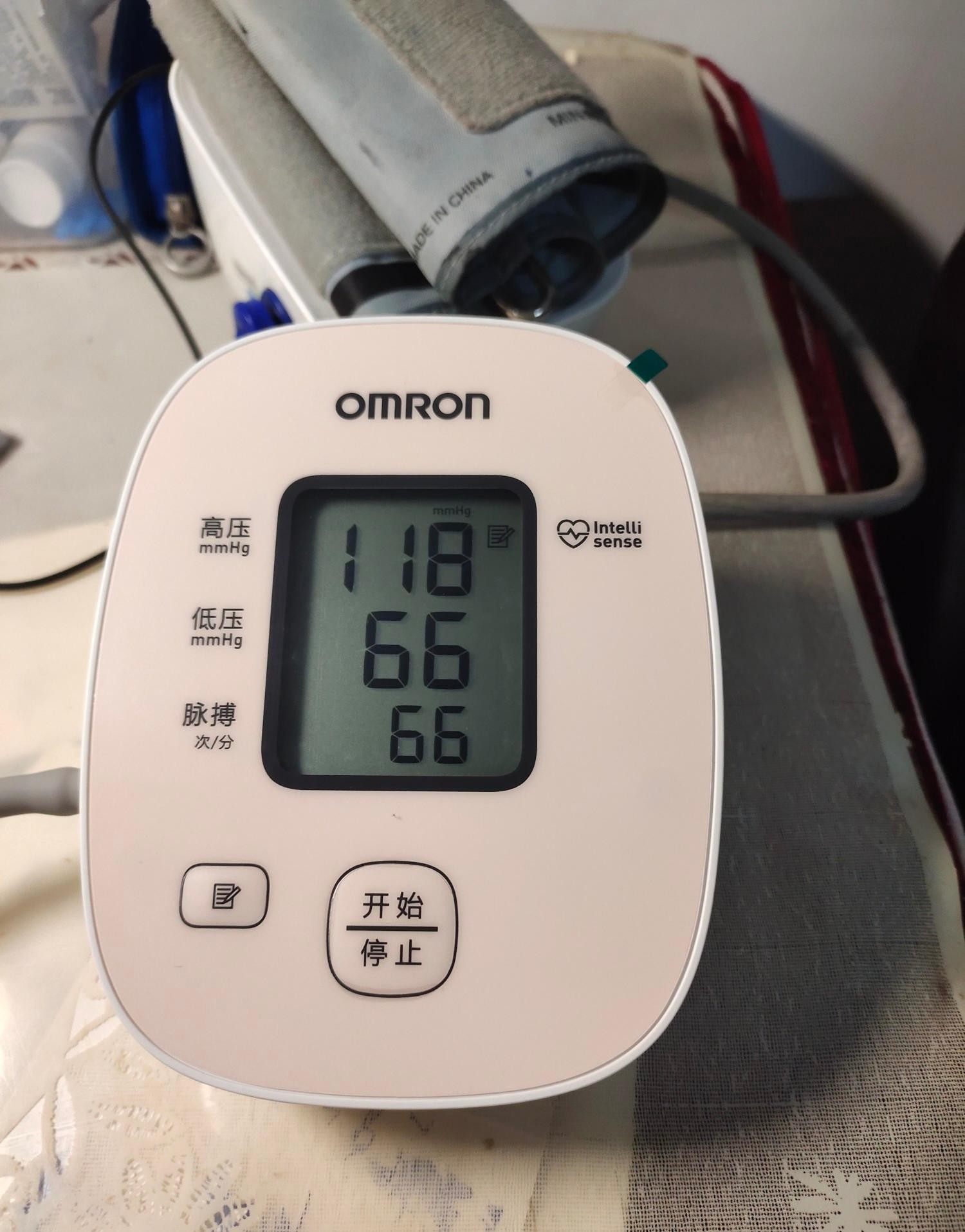 欧姆龙家用血压测量仪,自用款式,200元左右送长辈礼物