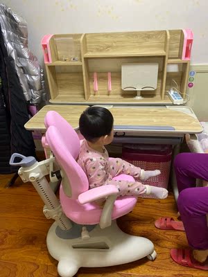 刚上小学用帕默升降实木儿童学习桌椅怎么样?需要散味道吗?