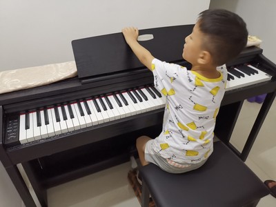 学钢琴十五载，我来说说海伦钢琴怎么样？是高档品牌吗？